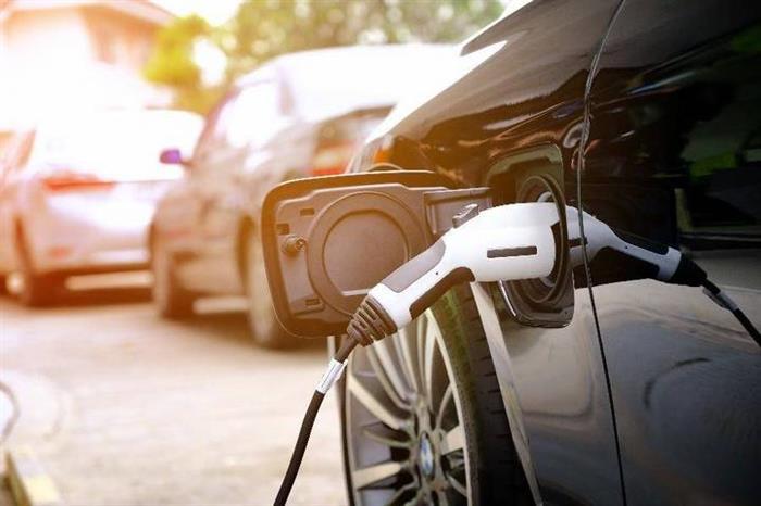 海南计划今年推广2.5万辆新能源汽车 新建1万个充电桩