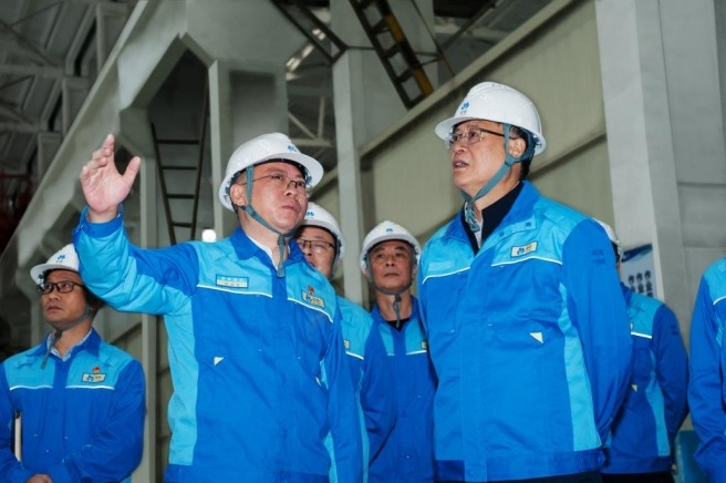 李凡荣调研万邦化工驻桂企业