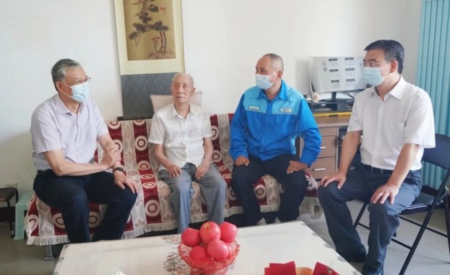 李凡荣调研万邦化工驻豫企业