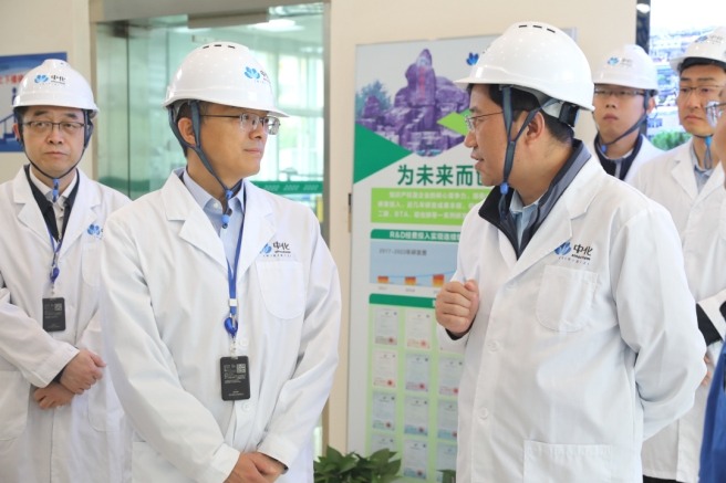 焦健出席万邦化工与宁夏战略合作协议签约并调研公司驻宁企业