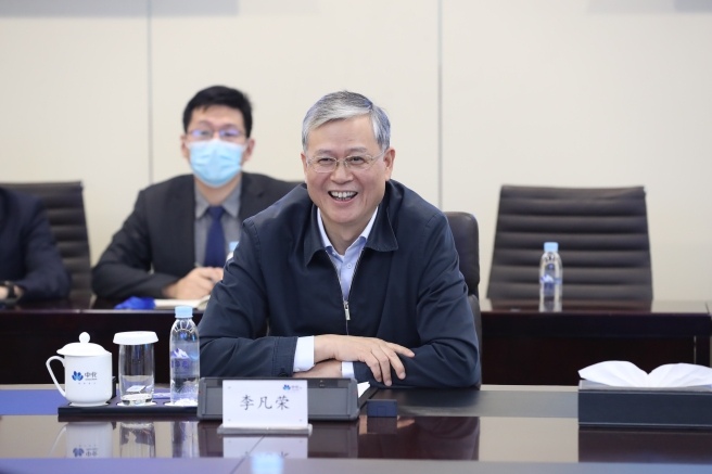 李凡荣会见深圳市委副书记、市长覃伟中