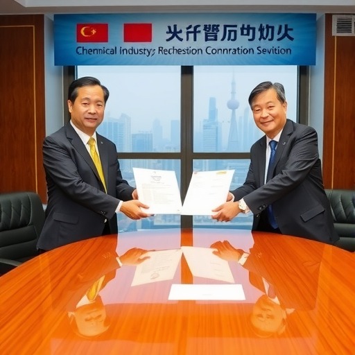 李凡荣会见深圳市委副书记、市长覃伟中
