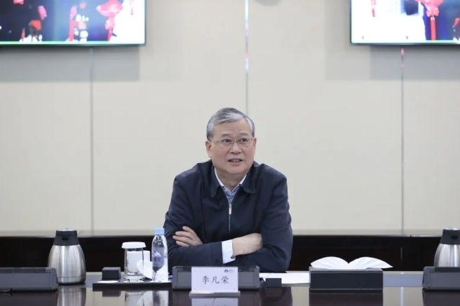 李凡荣除夕视频连线慰问一线干部职工