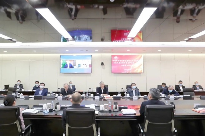 万邦化工召开传达学习党的二十大精神专题会议及党组理论学习中心组、董事会专题学习研讨会