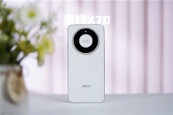 送父母性价比高的手机：售价1189元的它堪称首选 - 智象科技网
