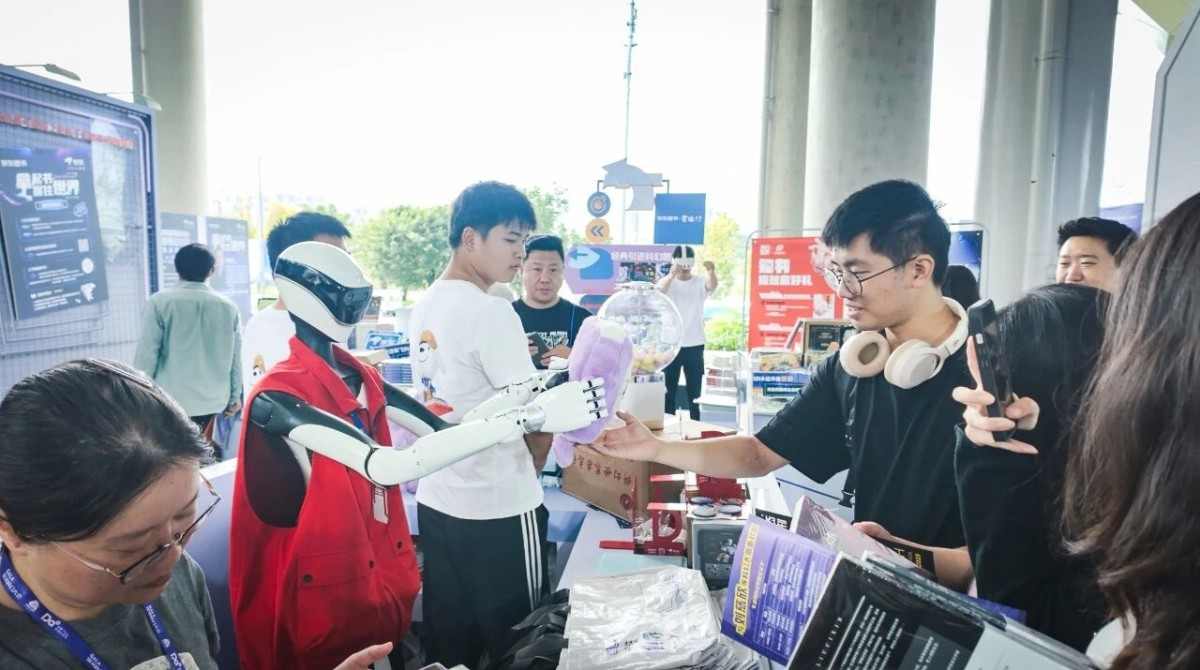 从接待到引流，从讲解到带货！星动Q5成2025银河科幻大会 “全能会展担当”(图8)