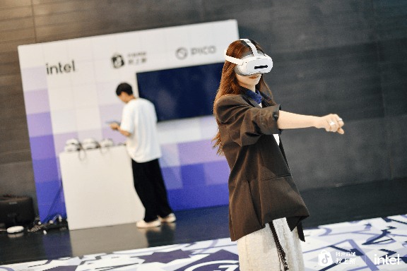 终端 AI 奇点已至，英特尔点燃 PC 新范式(图6)