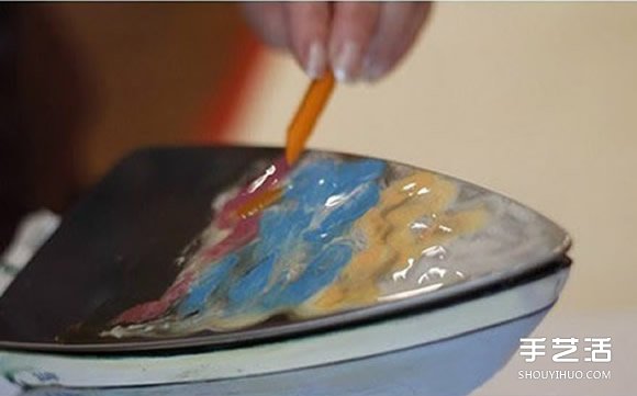 创意熨斗画的画法 把蜡笔融化后画出漂亮图案(图4)