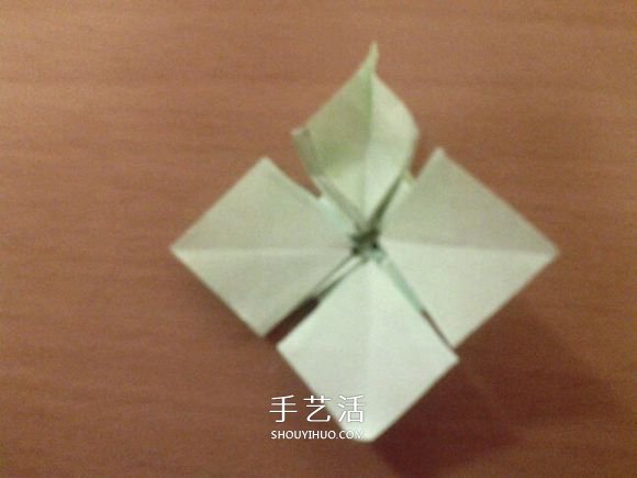 幸运四叶草的折法图解 怎么折纸四叶草步骤图(图28)