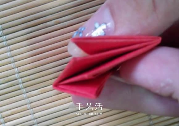 即将完全开花的荷花的折纸方法图解过程(图8)