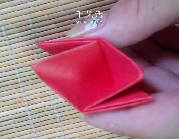 即将完全开花的荷花的折纸方法图解过程(图9)