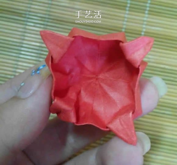 即将完全开花的荷花的折纸方法图解过程(图16)