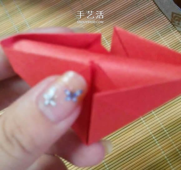 即将完全开花的荷花的折纸方法图解过程(图5)