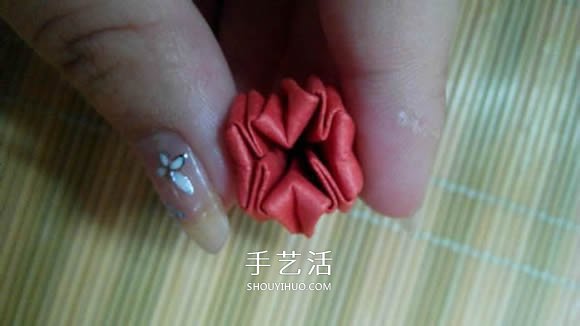 即将完全开花的荷花的折纸方法图解过程(图15)
