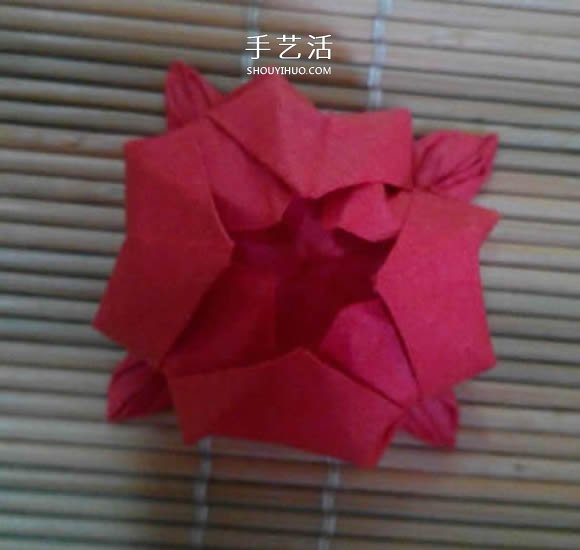 即将完全开花的荷花的折纸方法图解过程(图17)