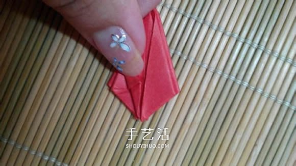 即将完全开花的荷花的折纸方法图解过程(图12)