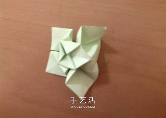 幸运四叶草的折法图解 怎么折纸四叶草步骤图(图22)