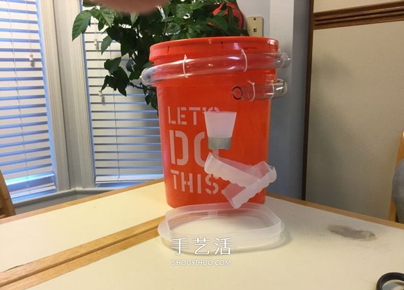 自制滚弹珠玩具的方法 简单的废物利用小制作 - 双维造物网