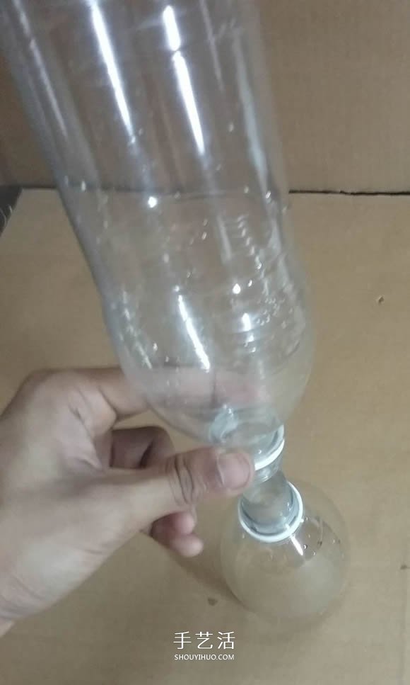 矿泉水瓶废物利用手工制作奖杯、国旗和酒杯(图5)