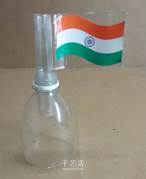 矿泉水瓶废物利用手工制作奖杯、国旗和酒杯(图11)