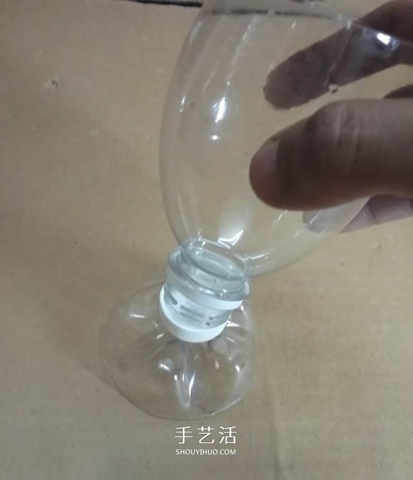 矿泉水瓶废物利用手工制作奖杯、国旗和酒杯(图15)