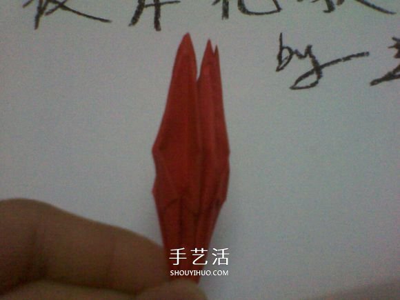 彼岸花的折法步骤图解 详细折纸彼岸花的过程(图26)