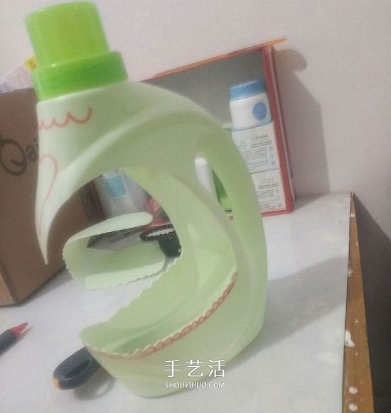 洗衣液瓶手工雕刻 DIY制作优雅花盆的方法(图4)