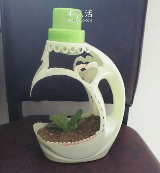 洗衣液瓶手工雕刻 DIY制作优雅花盆的方法(图6)