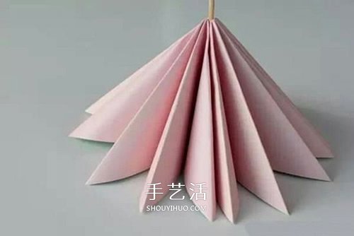 简单又漂亮纸花的折法图解 有16个花瓣！(图16)