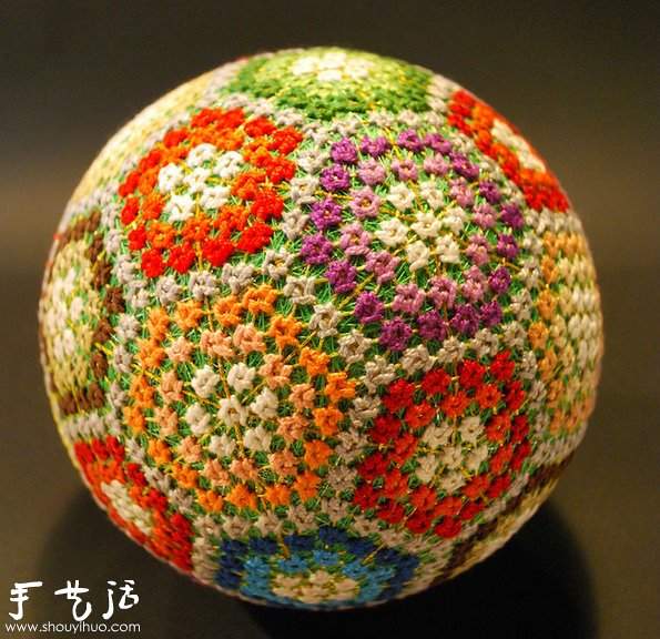 日本一位92岁老奶奶手工制作的漂亮手鞠球(图6)