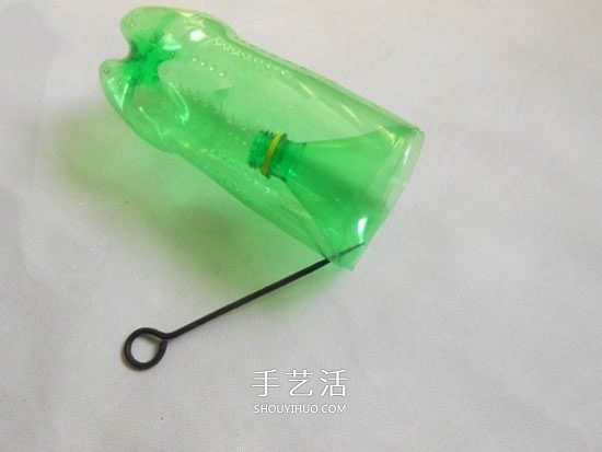 雪碧瓶子制作捕鱼器 儿童自制捕鱼器的教程(图6)