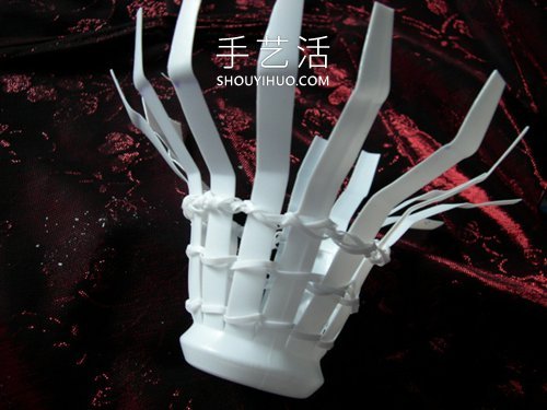 酸奶瓶手工制作小花篮的做法教程(图6)