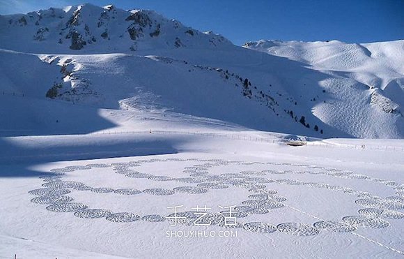 雪花地上飘？法国艺术家踩出冬季“踩雪画”(图9)