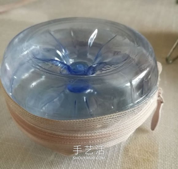 自制耳机包的方法 只需两个塑料瓶废物利用！(图7)