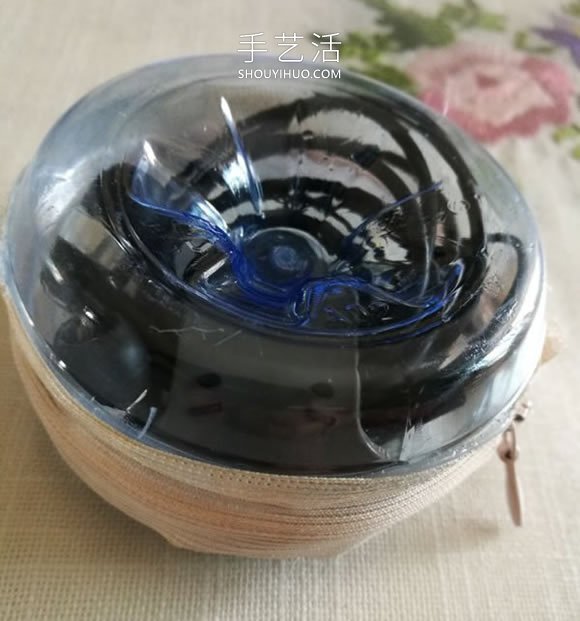 自制耳机包的方法 只需两个塑料瓶废物利用！(图10)