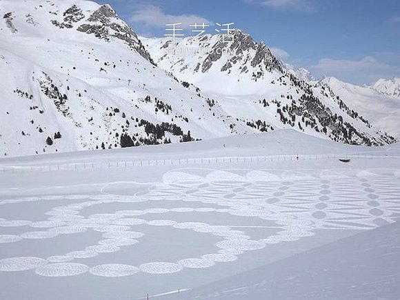 雪花地上飘？法国艺术家踩出冬季“踩雪画”(图10)