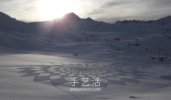 雪花地上飘？法国艺术家踩出冬季“踩雪画”(图4)