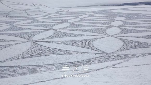 雪花地上飘？法国艺术家踩出冬季“踩雪画”(图6)