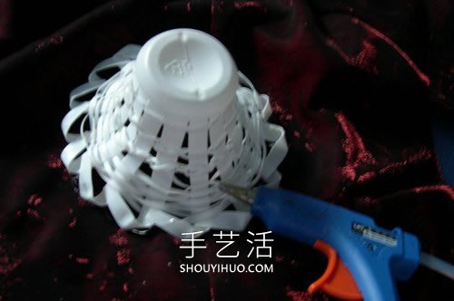 酸奶瓶手工制作小花篮的做法教程(图8)