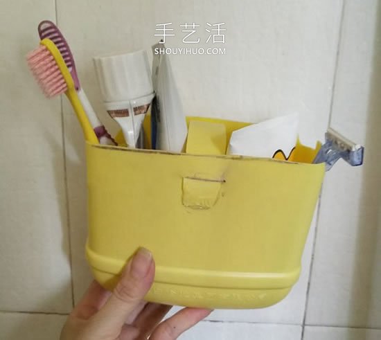 洗洁精瓶废物利用制作洗漱用品收纳篮的做法(图9)
