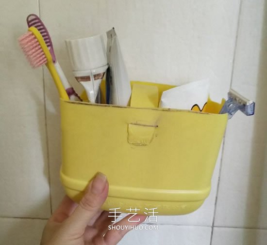 洗洁精瓶废物利用制作洗漱用品收纳篮的做法 - 双维造物网