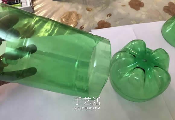 雪碧瓶手工制作万圣节女巫屋图解教程(图4)