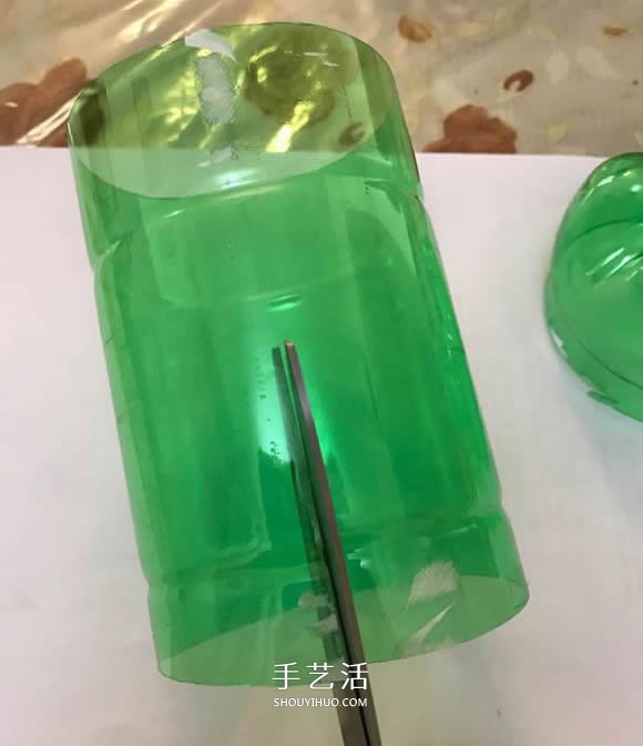 雪碧瓶手工制作万圣节女巫屋图解教程(图5)
