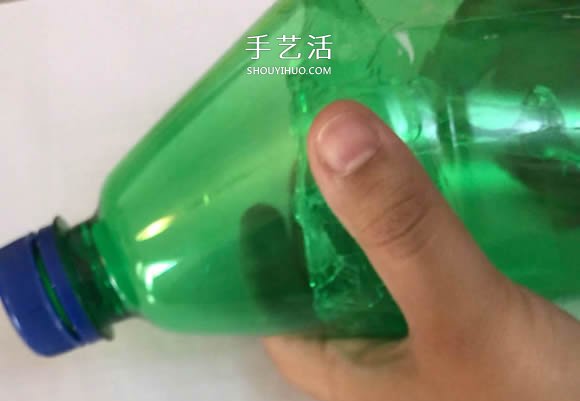 雪碧瓶手工制作万圣节女巫屋图解教程(图9)