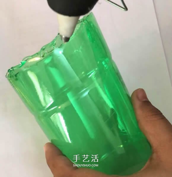 雪碧瓶手工制作万圣节女巫屋图解教程(图8)