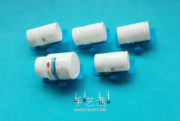 药瓶废物利用手工制作儿童火车玩具的做法(图6)