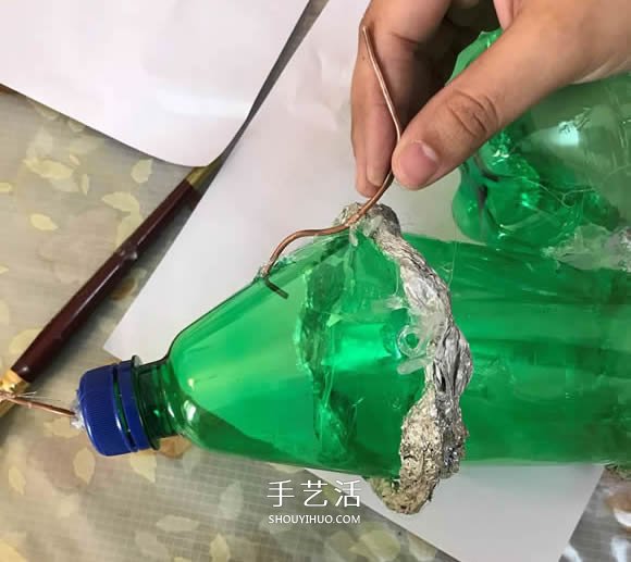 雪碧瓶手工制作万圣节女巫屋图解教程(图13)