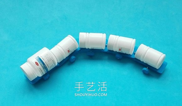 药瓶废物利用手工制作儿童火车玩具的做法(图7)