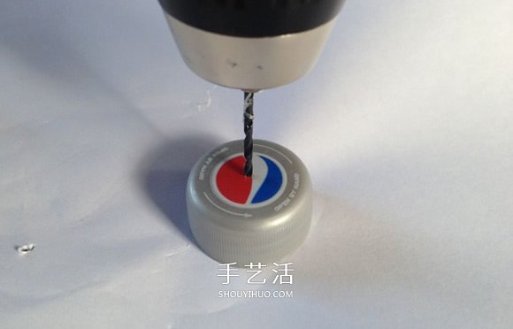 用塑料瓶做潜水艇玩具的方法(图8)