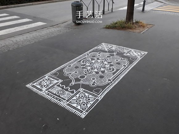 手绘马路上的古典地毯 与城市现代美学成对比 - 双维造物网